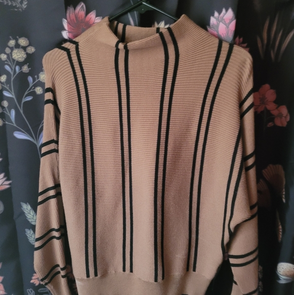 Tops - Picture 2 of 16